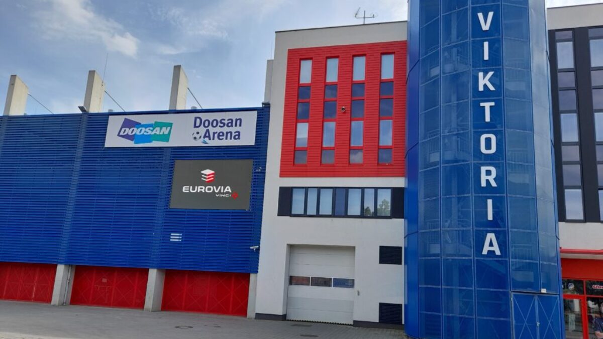 Z fotbalového stadionu v Plzni