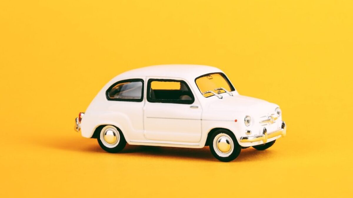 white volkswagen beetle coupe scale model
