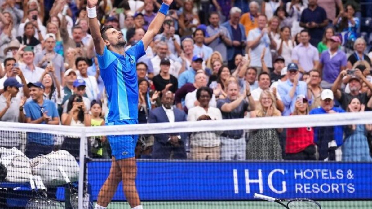 Djokovič dominantním výkonem vyhrál rekordní 24. grandslamový titul. Medveděv si musí opět počkat