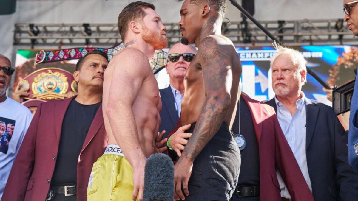 Mexičan Canelo Alvarez obhájil titul v super střední váze. Soupeř prohrál teprve podruhé v jeho kariéře