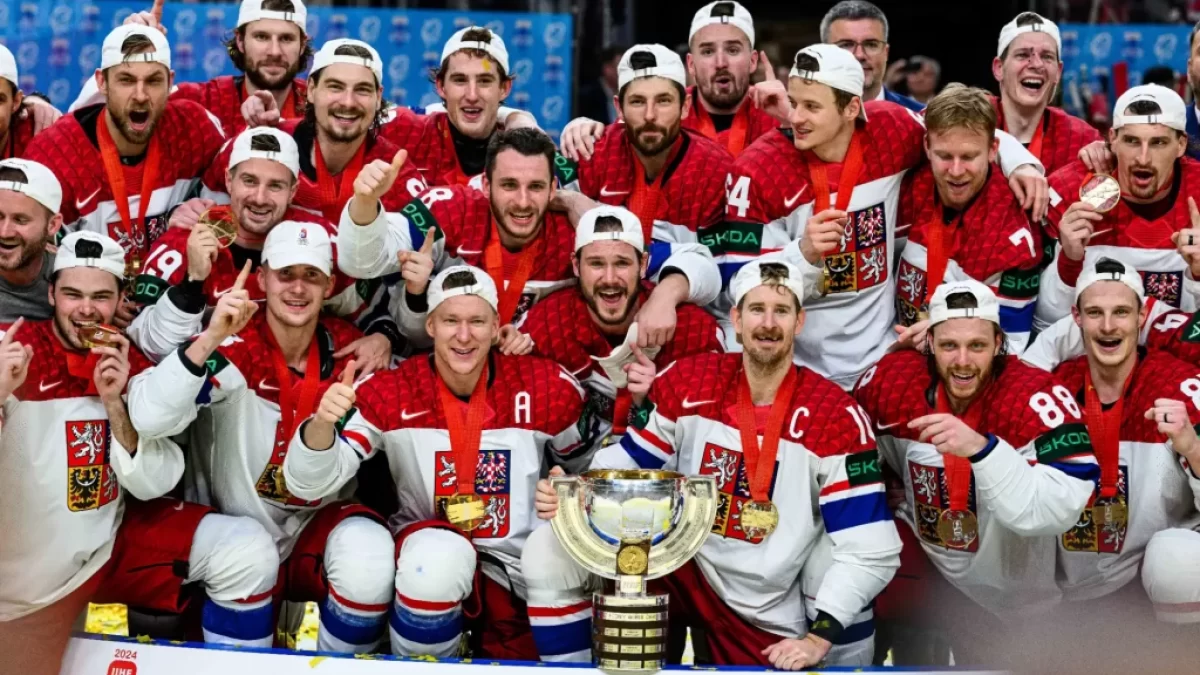 Čeští reprezentanti slaví zlato z domácího šampionátu