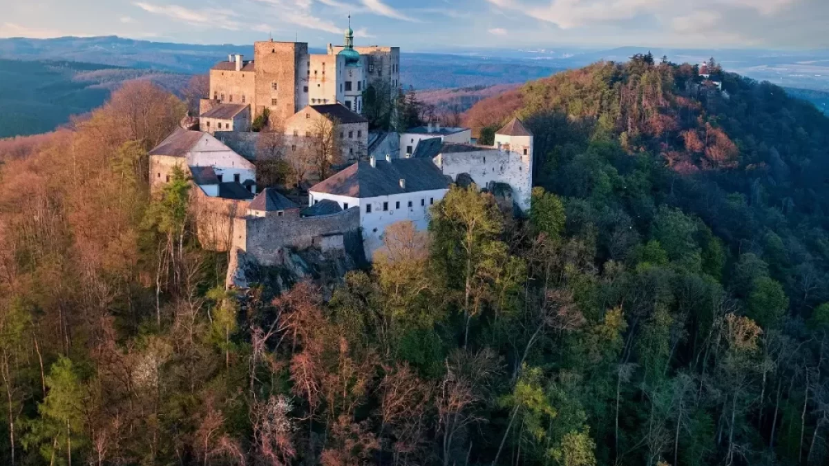 Hrad Buchlov a kaple sv. Barbory