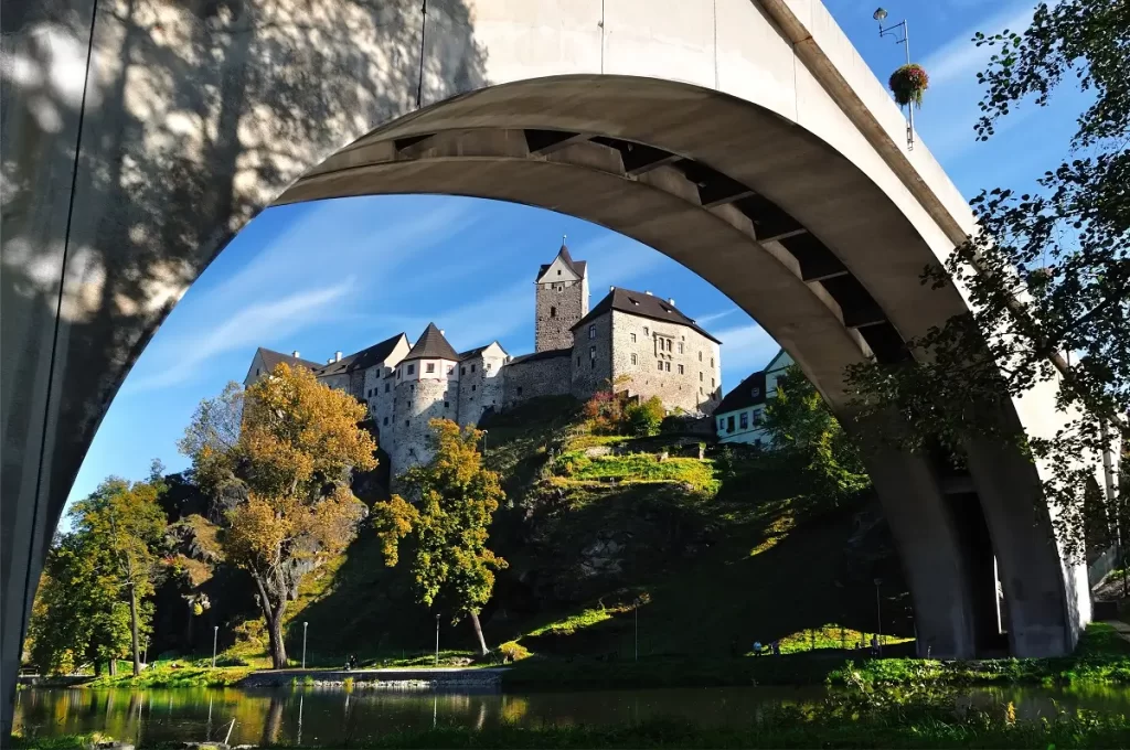 Loket 2 - SportDeník Středověký hrad Loket