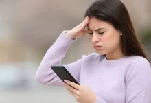 Žena s mobilním telefonem