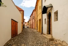 Židovský čtvrť v Třebíči. Pohled z ulice.