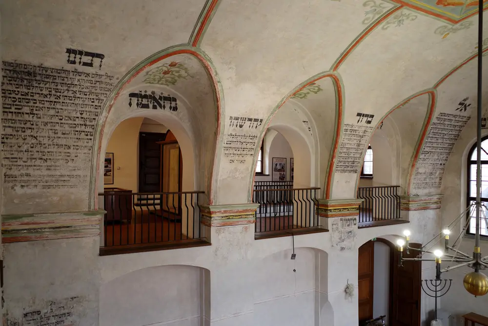 shutterstock_1661595100 - SportDeník Vnitřní prostory zadní synagogy v Třebíči.