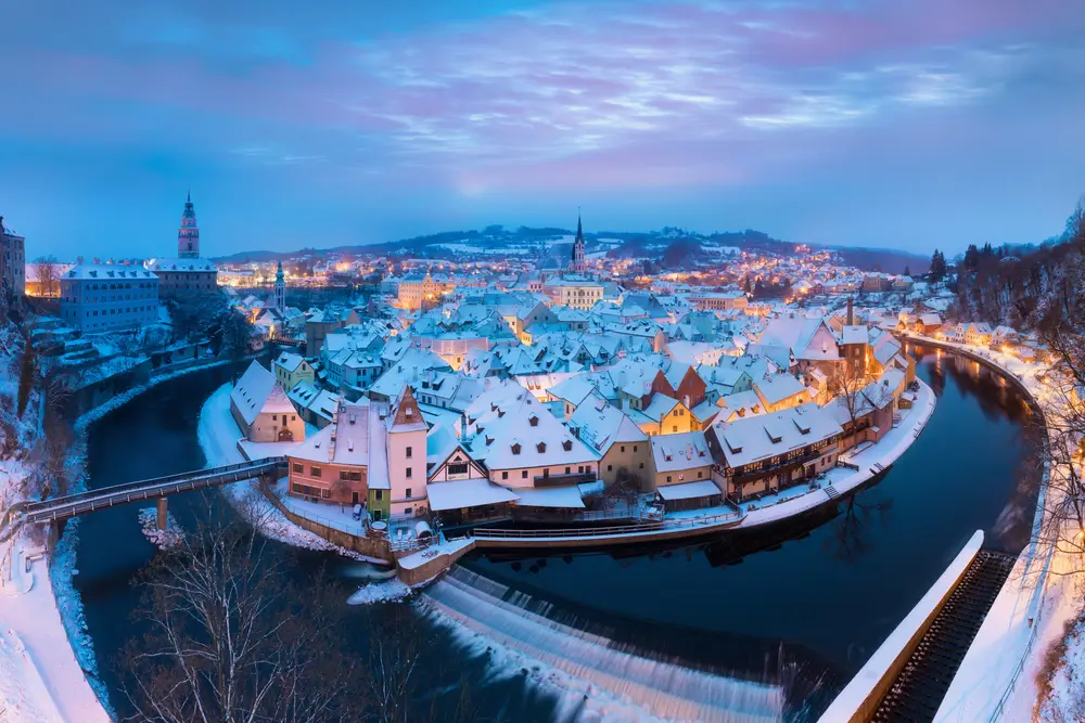 Malebný Český Krumlov má dechberoucí atmosféru - SportDeník Zasněžený Český Krumlov