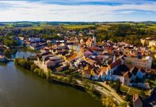Jindřichův Hradec a rybník Vajgar z leteckého pohledu.