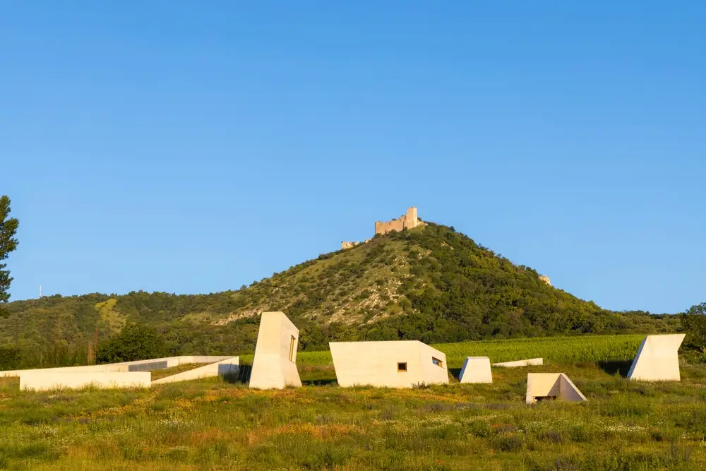 Vrátit se do doby lovců mamutů, kteří zdejší krajinu osídlovali, můžete v unikátním archeoparku. - SportDeník Archeopark Pavlov