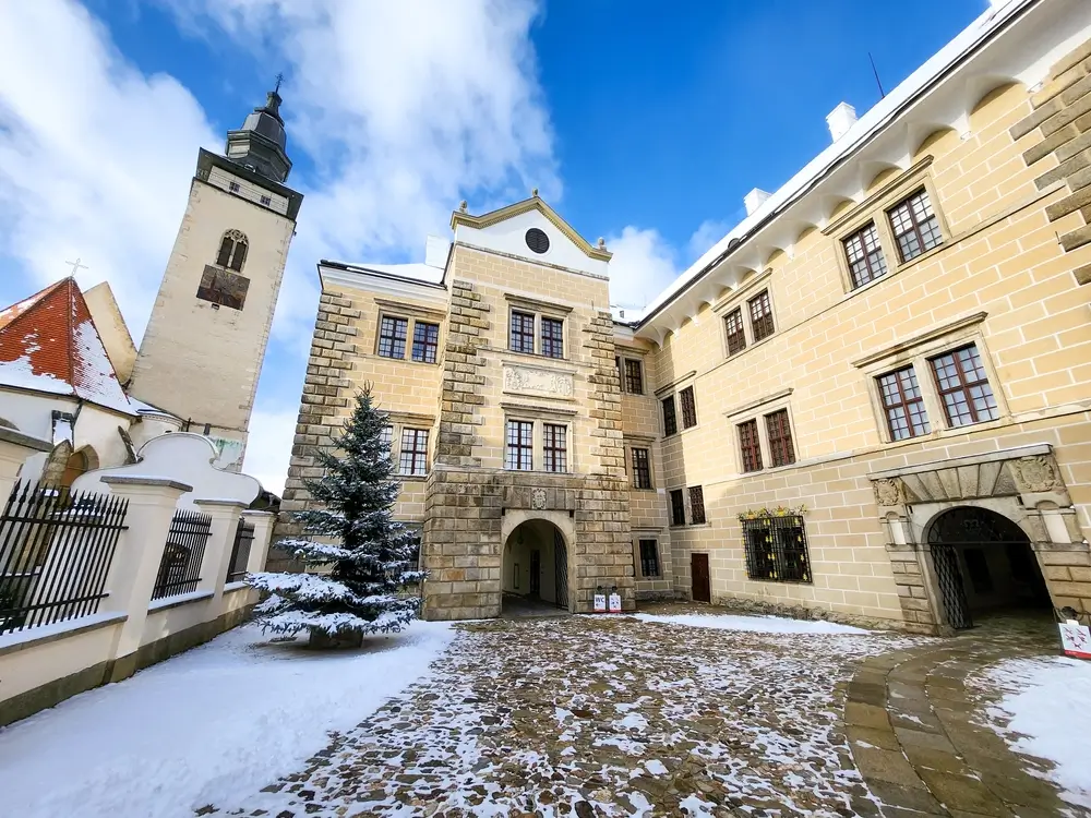 shutterstock_2406419973 - SportDeník Zámek Telč.