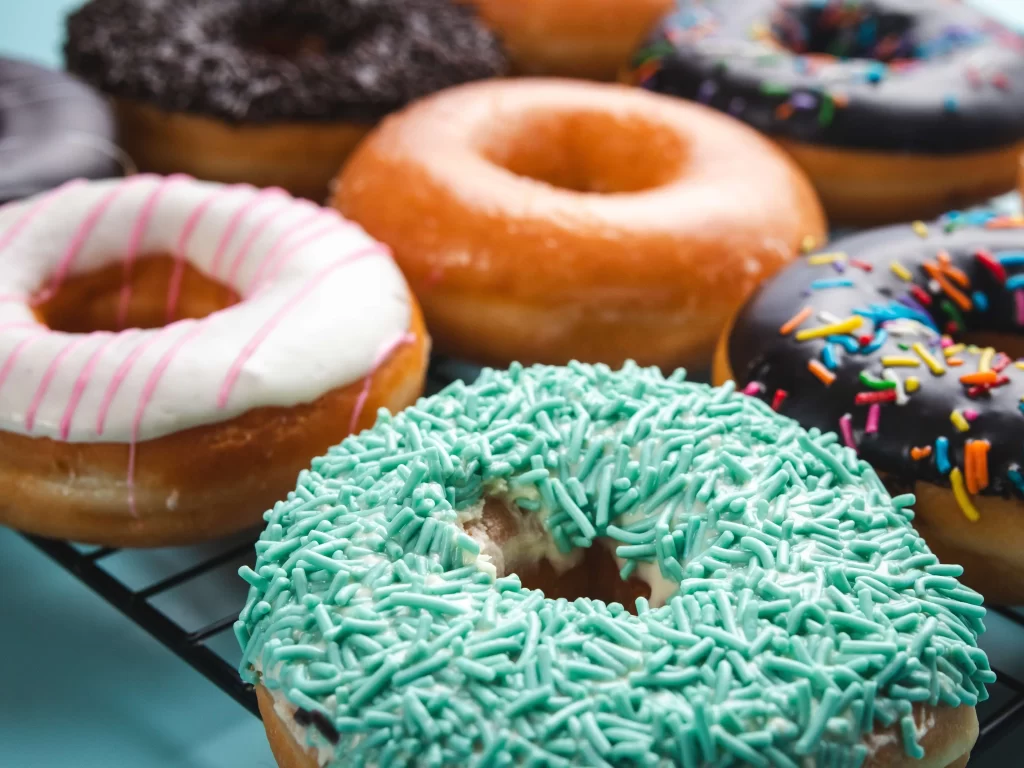 - SportDeník Různé druhy donutů.