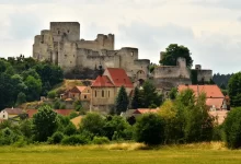 Hrad Rabí. Pohled zespodu.
