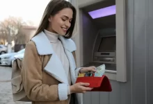 Výběr z bankomatu