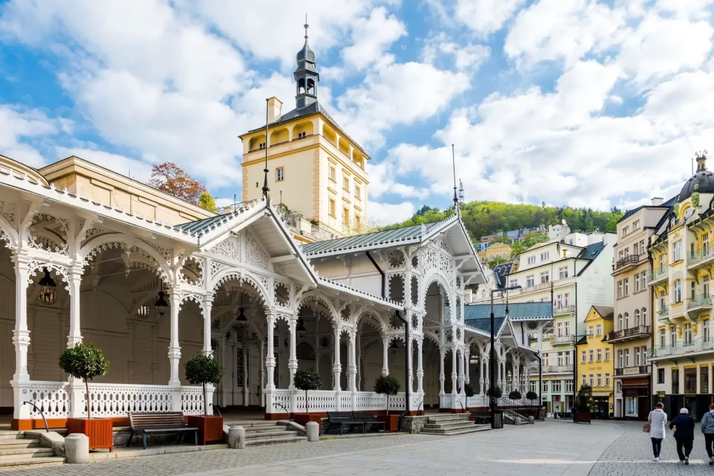 Shutterstock_2154810259 - SportDeník Nádherné kolonády a architektura.