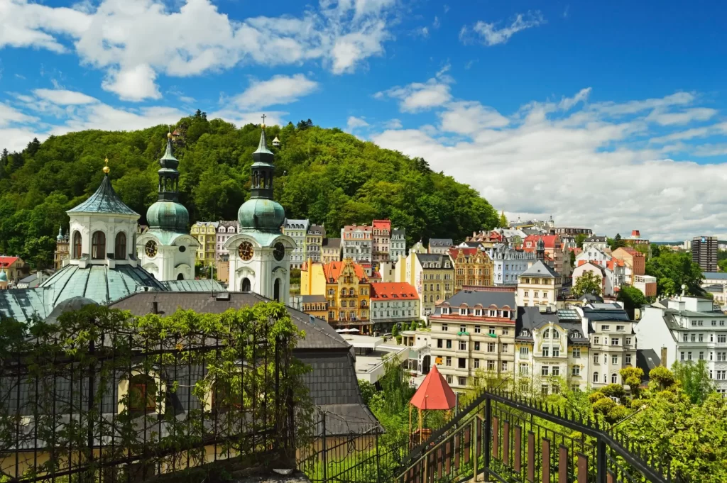 Shutterstock_2427905101 - SportDeník Karlovy Vary jsou překrásné.