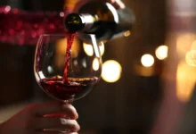 sklenice červeného vína