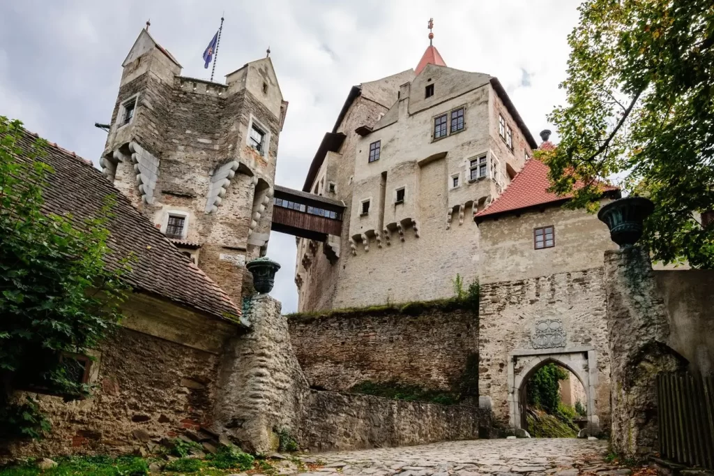 Hrad Pernštejn se ubránil i Švédům - SportDeník Hrad Pernštejn