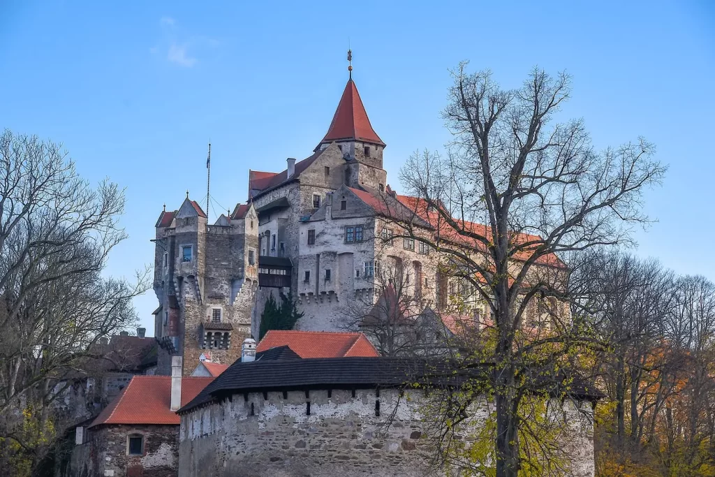 Hrad stojí na skále - SportDeník Pernštejn