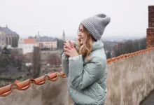 žena na hradbách