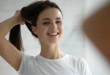 žena s krásnými vlasy