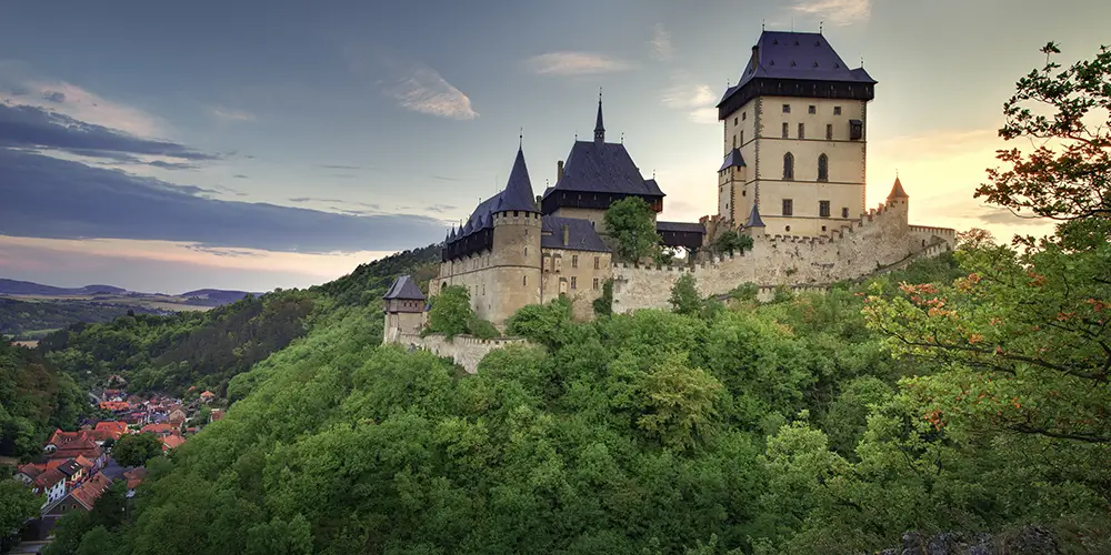 shutterstock_2340279831 - SportDeník hrad Karlštejn