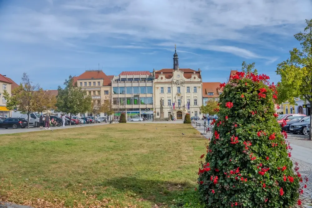 shutterstock_2374210149 - SportDeník Husovo náměstí v Berouně.