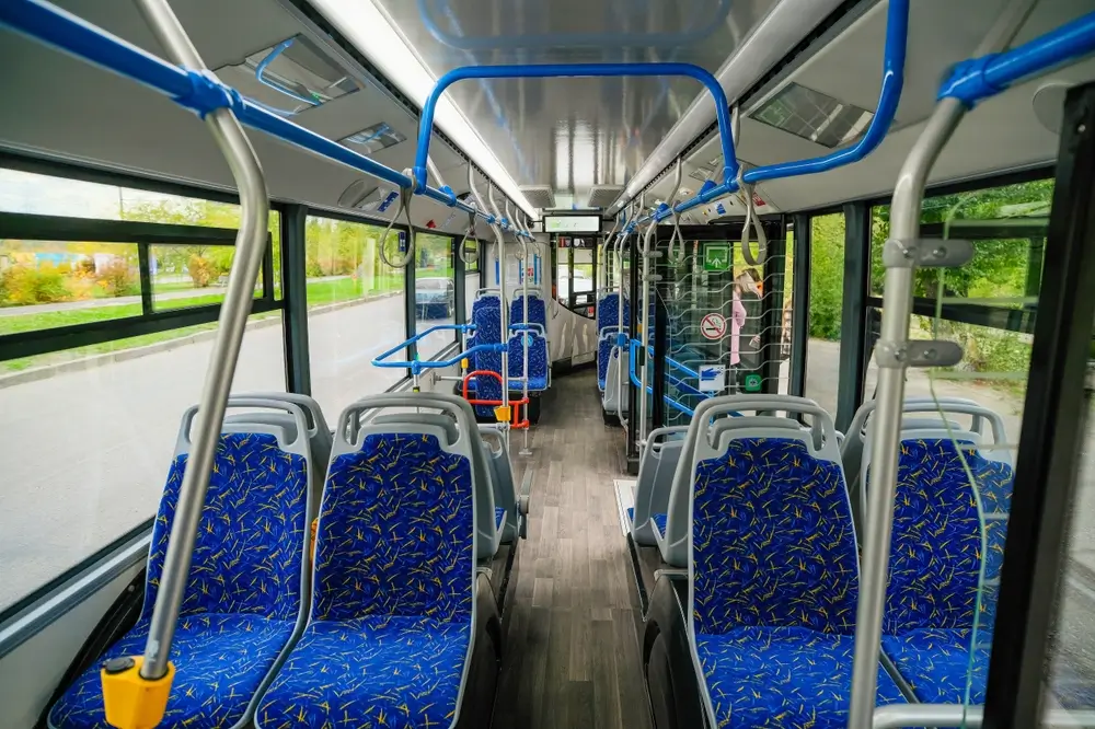 - SportDeník Prázdný interiér autobusu
