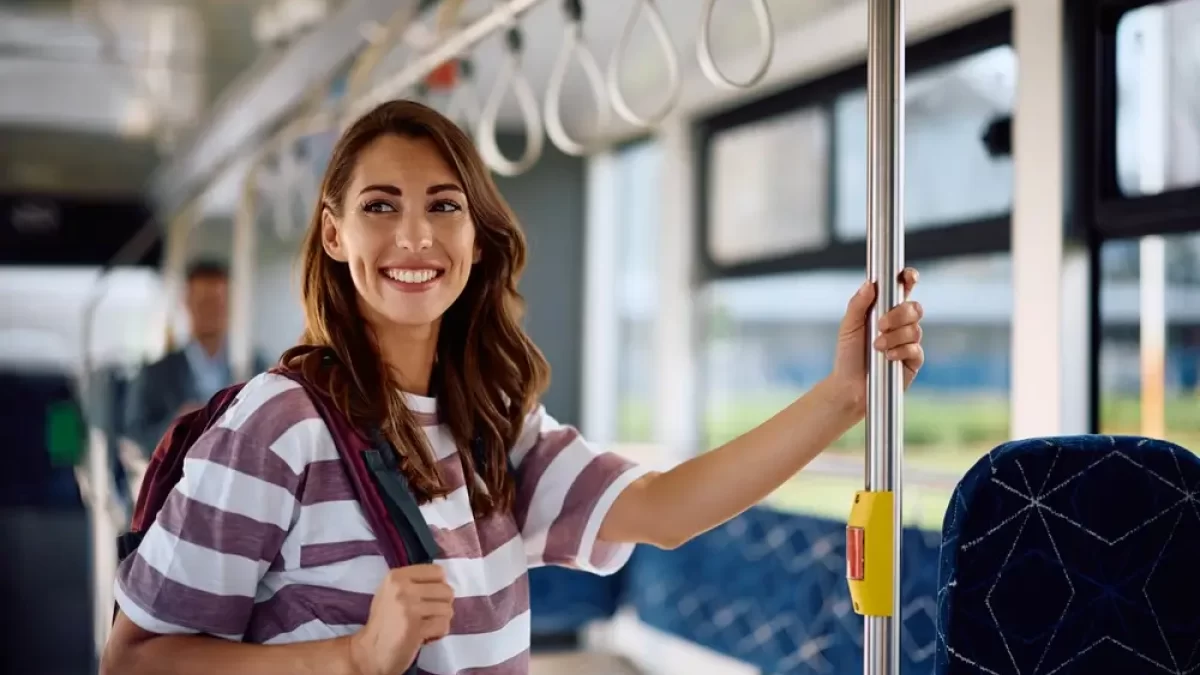 žena v autobuse