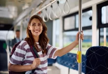 žena v autobuse