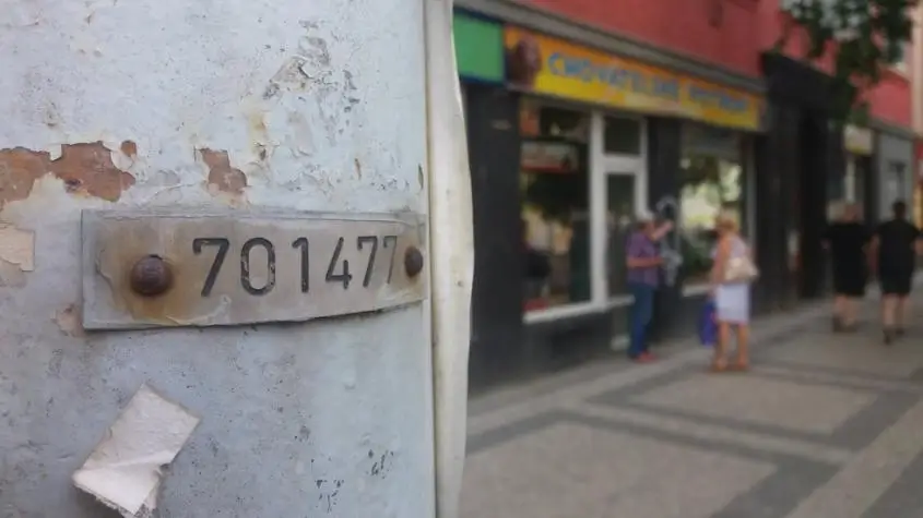 Skrytý detail na pouličních lampách.