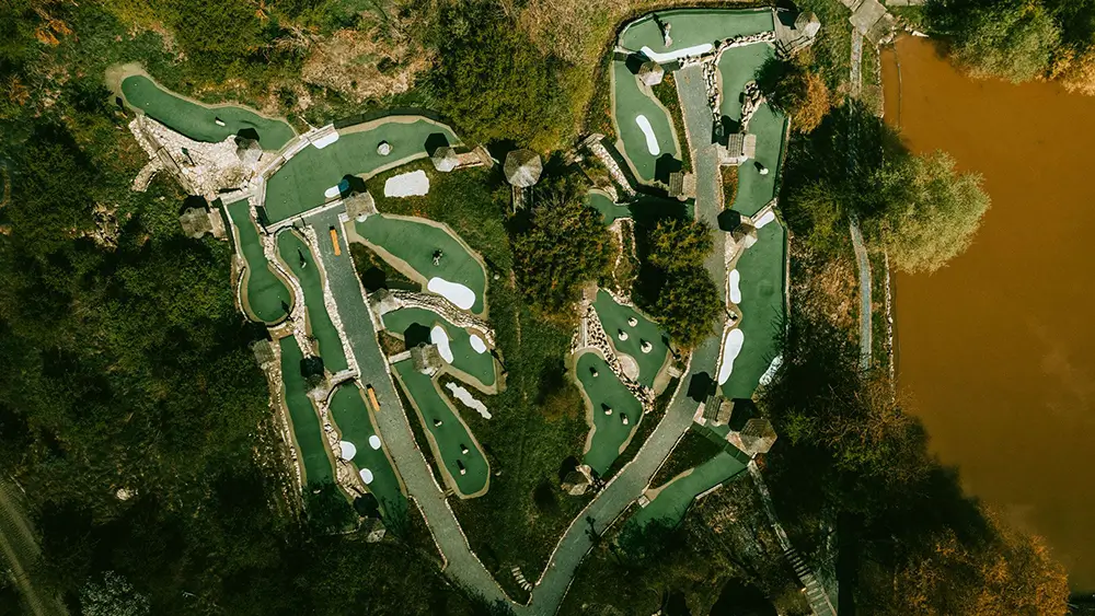Druhým rekordem je největší putting golfové hřiště s rozlohou 5 500 m2. - SportDeník putting golfové hřiště