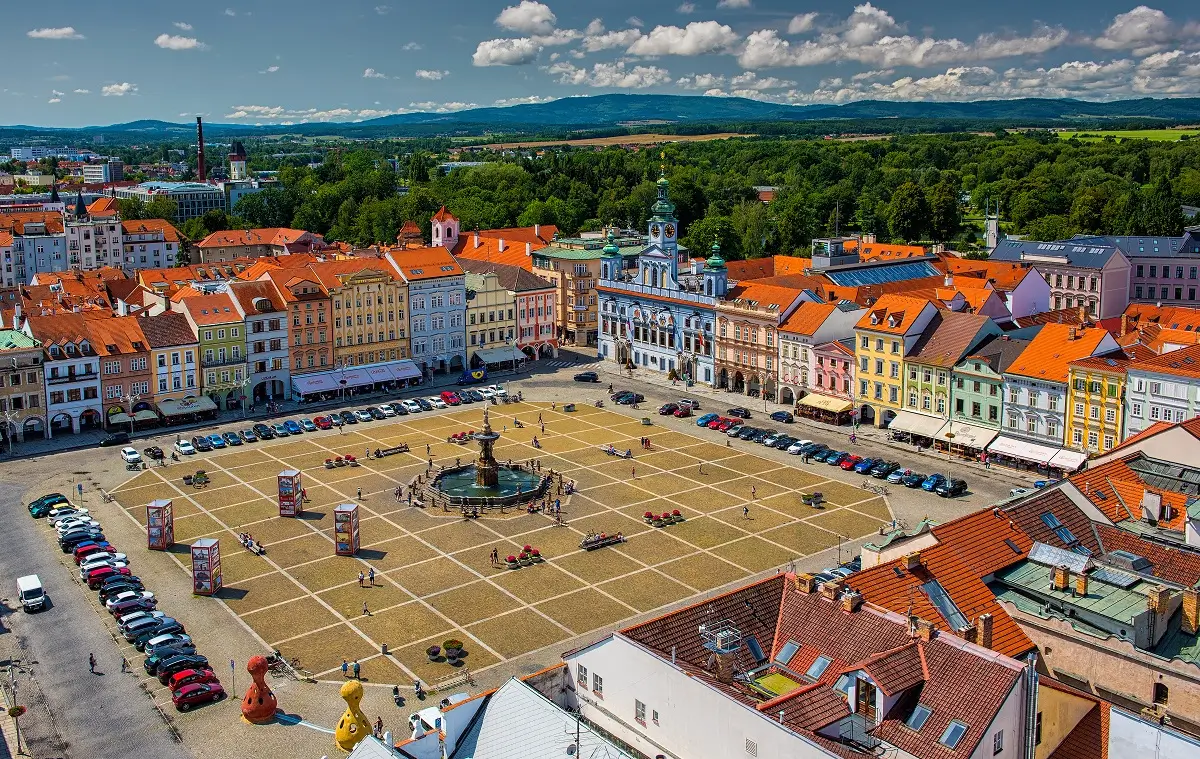 České Budějovice 3 - SportDeník Čtvercové náměstí v Českých Budějovicích při pohledu z výšky