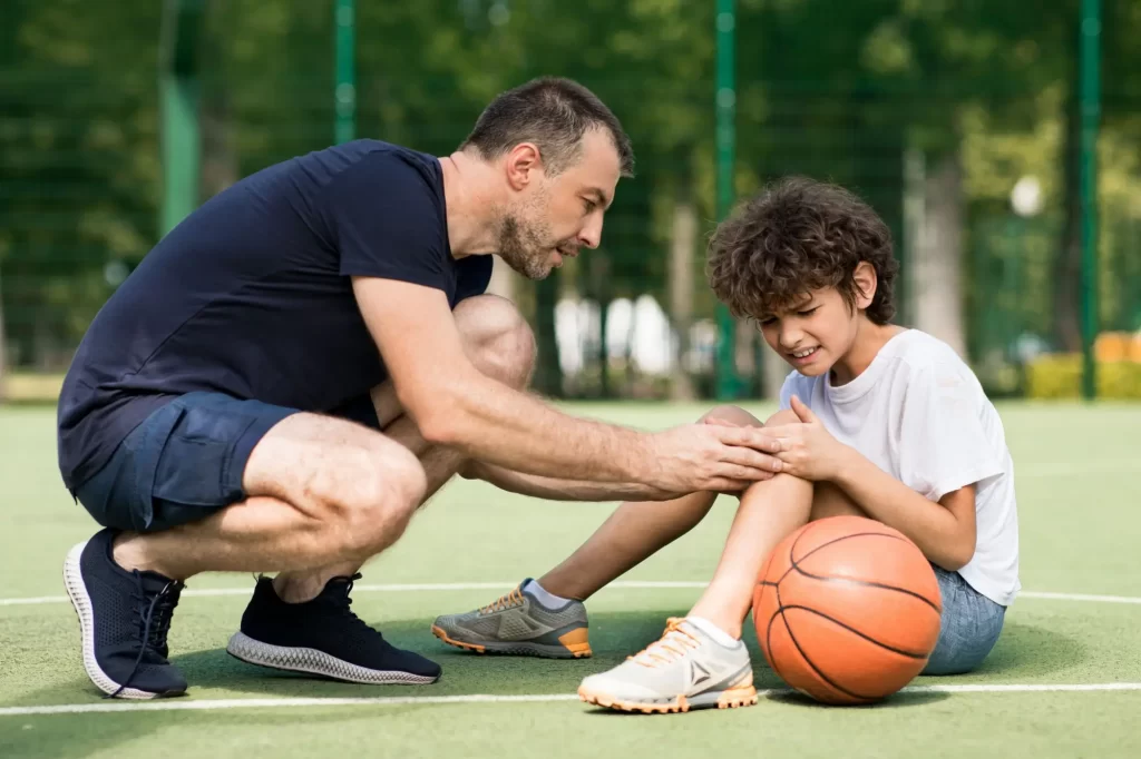 Shutterstock_1957830496 1 - SportDeník Pojišťovací agent řeší také úrazové pojistky.