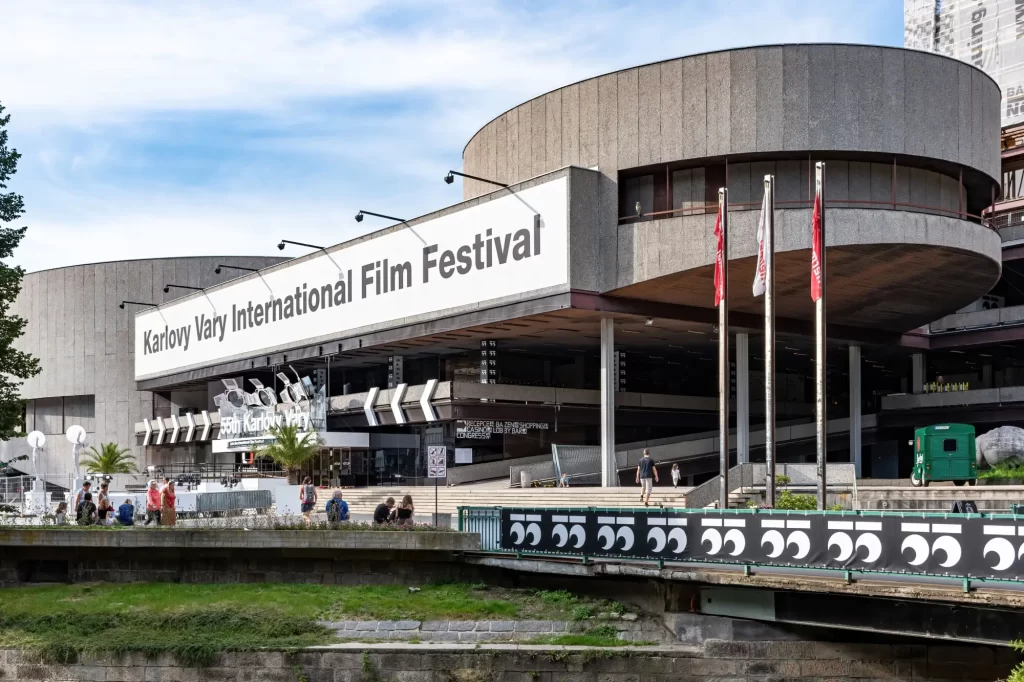 Karlovy Vary ožívají hlavně během filmového festivalu, FOTO: Shutterstock - SportDeník Hotel Thermal