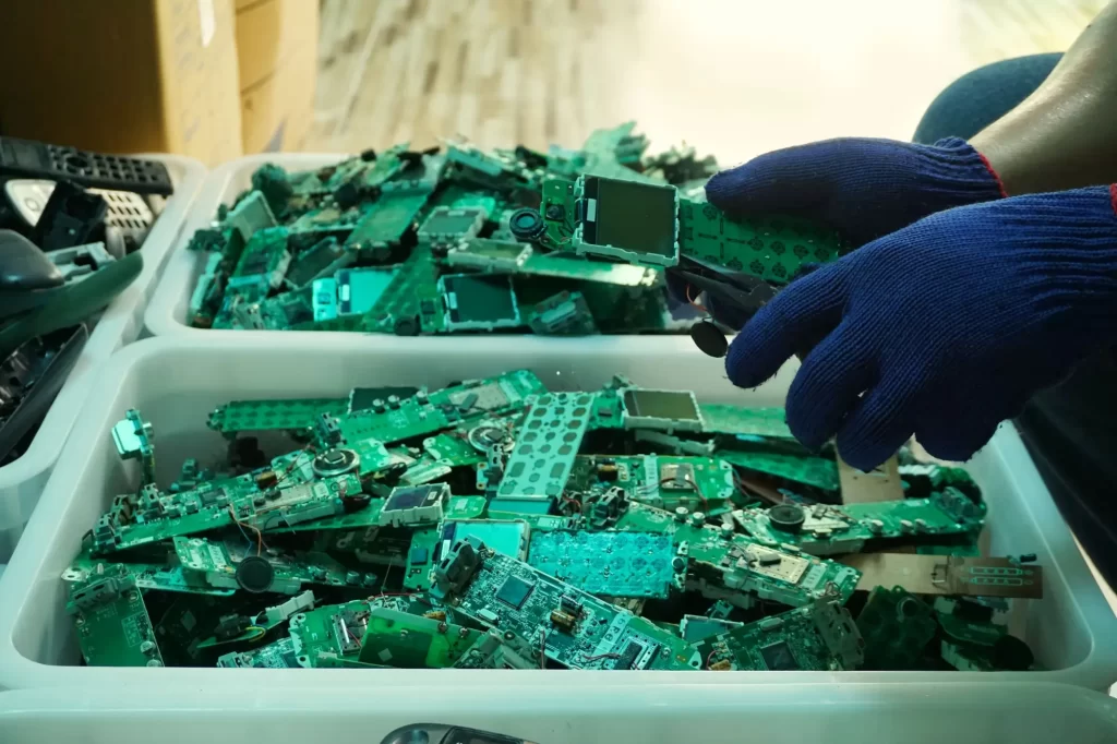 Recyklace mobilů - SportDeník Recyklace starých telefonů.