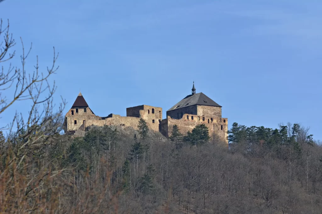 Shutterstock_2281158333 - SportDeník Hrad Točník je ve skvělém stavu.