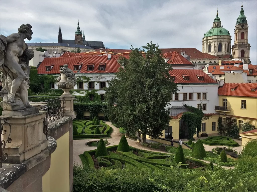 Shutterstock_2424169339 - SportDeník Krásná Vrtbovská zahrada.