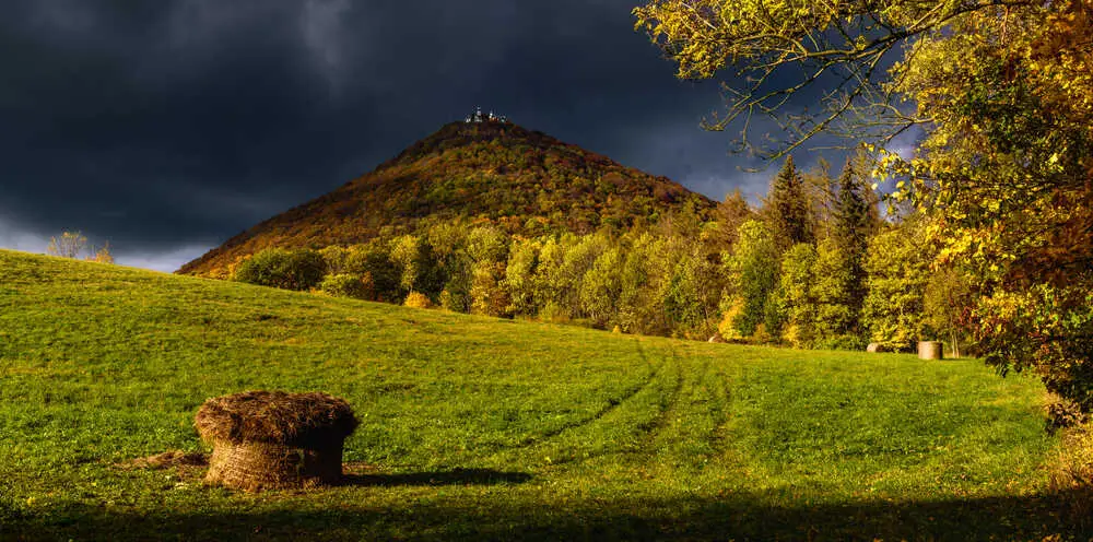 Počasí na Milešovce je proměnlivé a větrné. 
