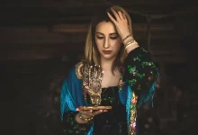 Žena řešící svoji budoucnost