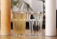 voda ve sklenici