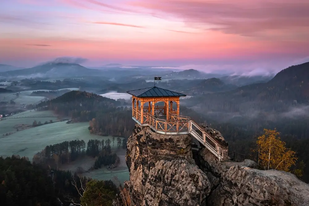 shutterstock_2372059023 - SportDeník Skála s altánem