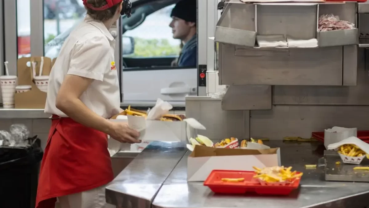 Zaměstnanec fastfoodu
