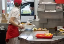 Zaměstnanec fastfoodu