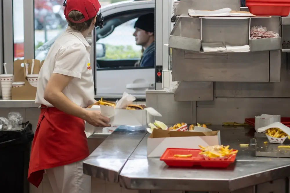 Zaměstnanec fastfoodu