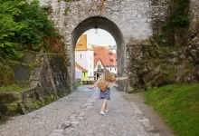 žena u hradu