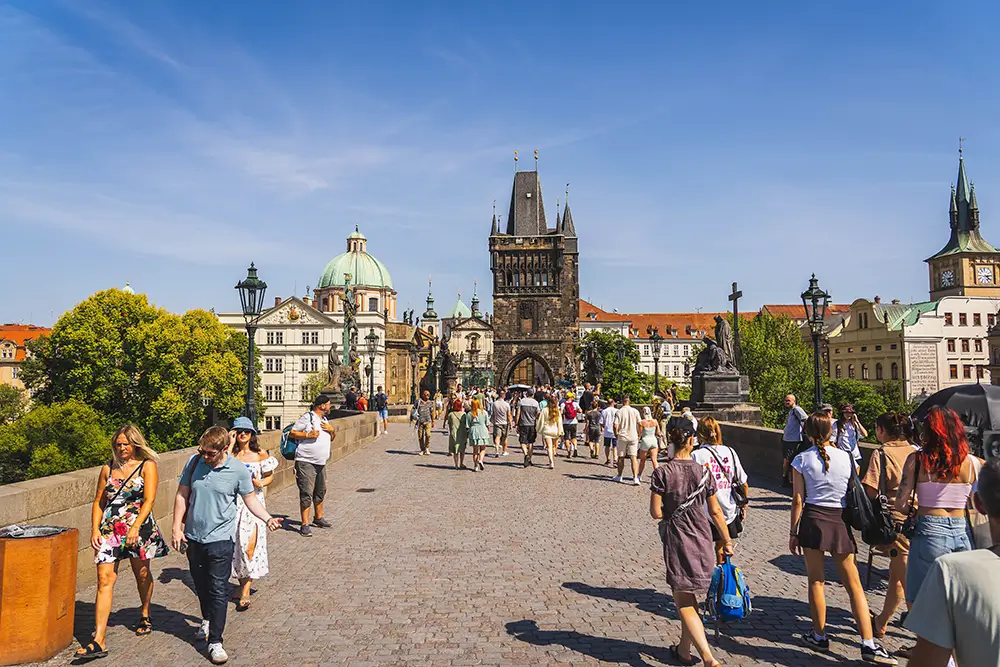 Karlův most je sice nejznámější, ale není nejstarším mostem v České republice. - SportDeník Karlův most