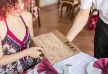 žena v restauraci