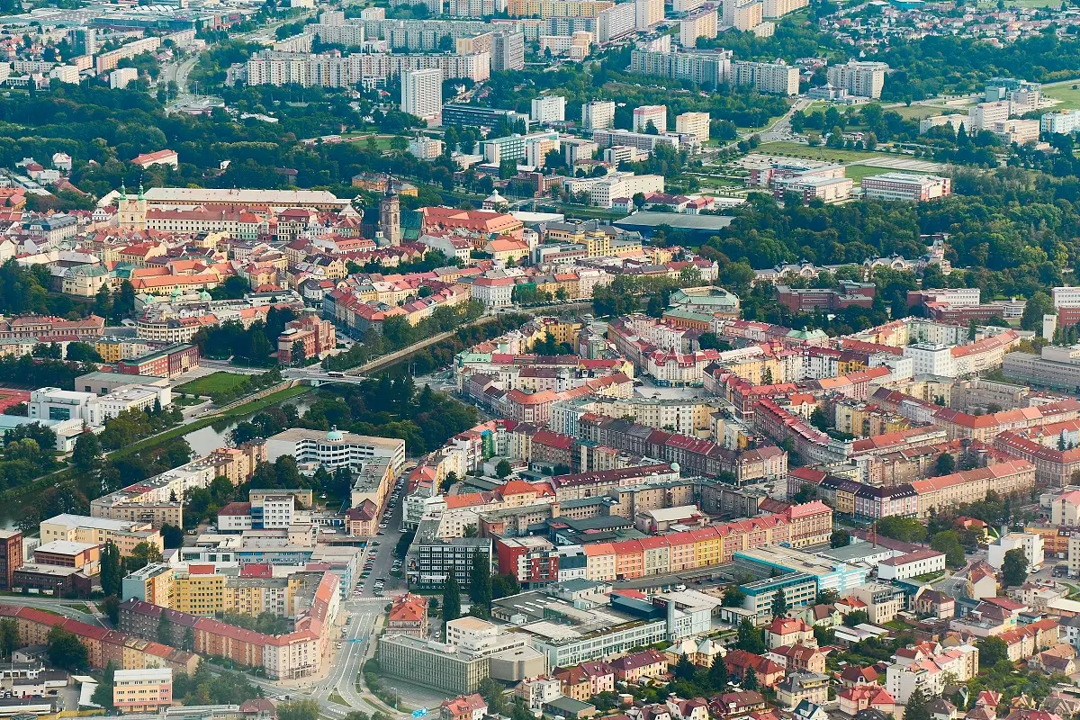 Hradec 2 - SportDeník Pohled na krajské město Hradec Králové z dronu