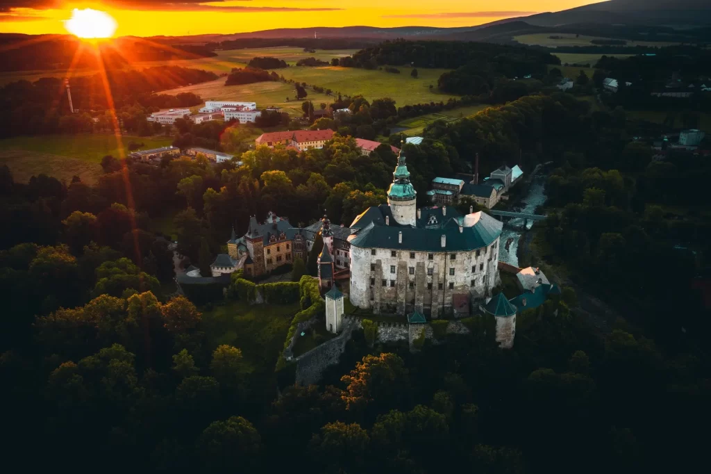 Frýdlantský zámek a hrad působí až magicky, FOTO: Shutterstock - SportDeník Frýdlantský zámek