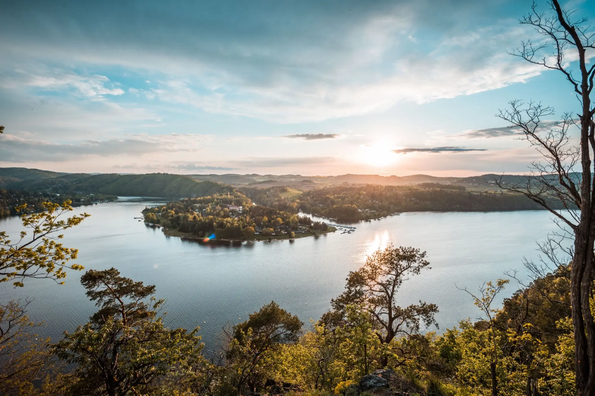 Shutterstock_1879068529 - SportDeník Slapská přehrada